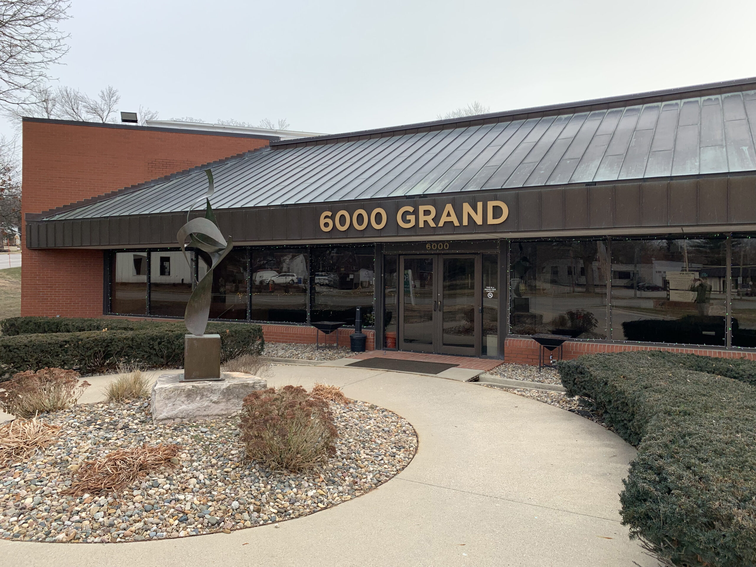 Kinetic Edge Physical Therapy Des Moines office exterior with modern architecture and signage